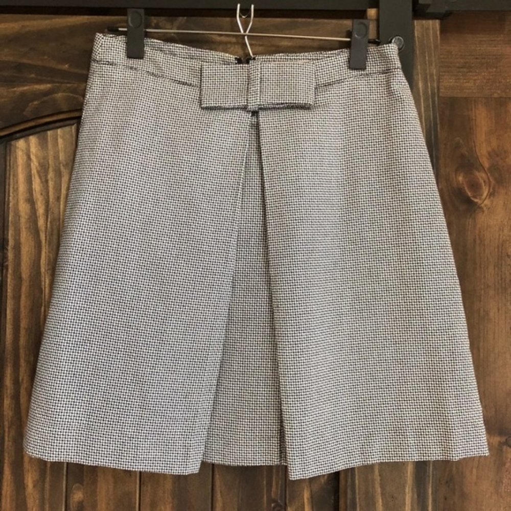 Black/white LOFT skirt with bow detail
